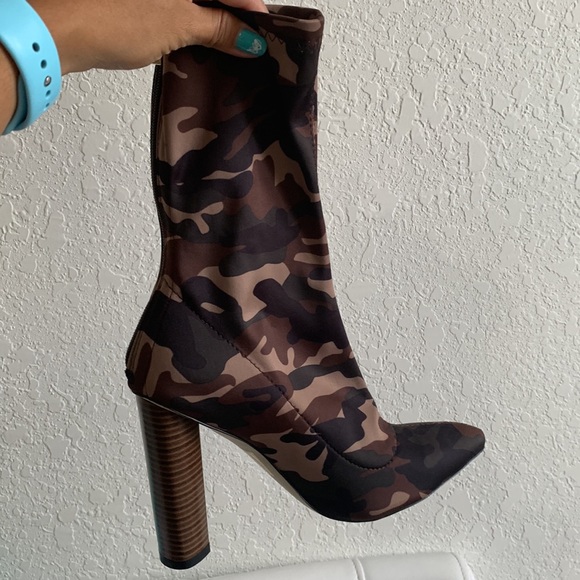 Camo Lola Shoetique boots - Picture 2 of 4